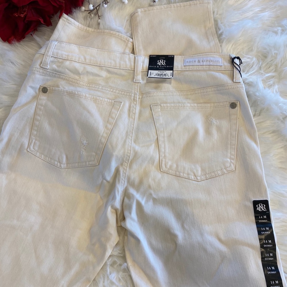 Rock & Republic Cream Wash Distressed Skinny Jeans - Picture 5 of 16